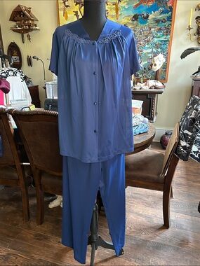 Vanity Fair Sz M Classic Women's Two-Piece Sleep Set in Navy Blue